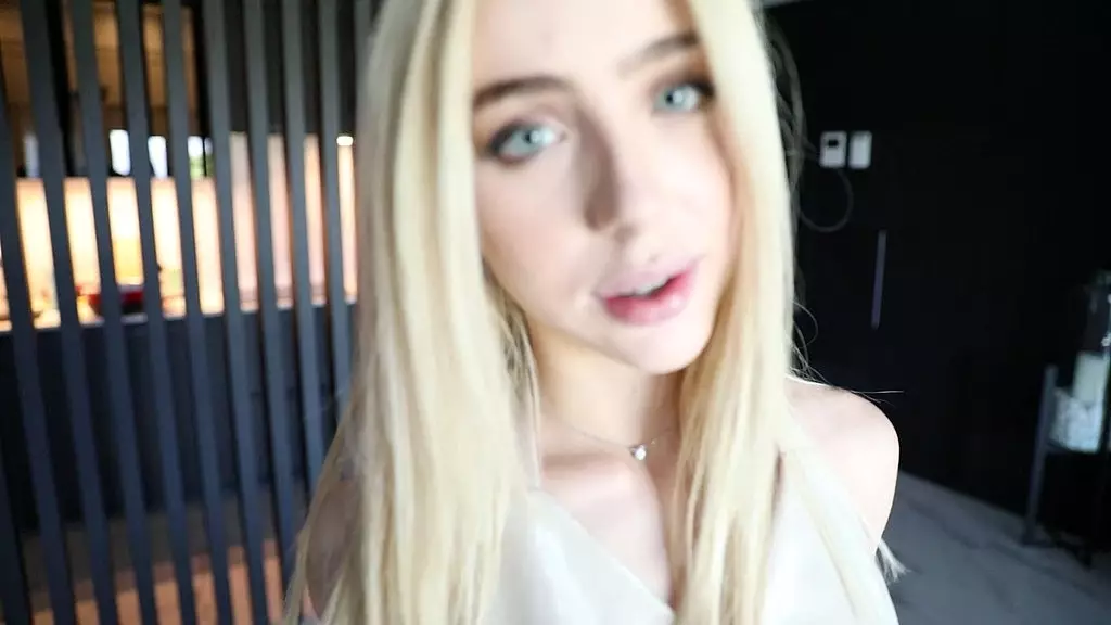 Teen Anal Queen Destroys Her Backdoor