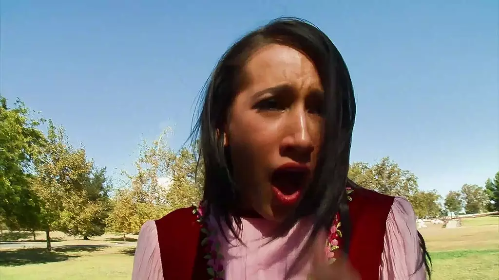 Larping Babe Amia Miley's Anal Orgasm