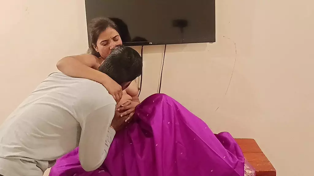 Indian Amateur Couple's Sensual Threesome Fuck