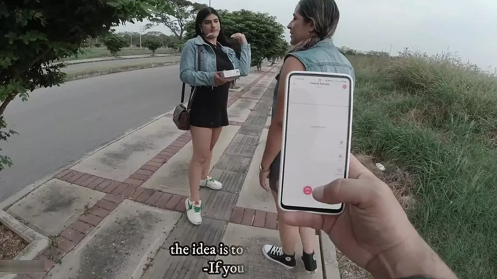 Lesbian Amigas Get Off in Public Bathroom