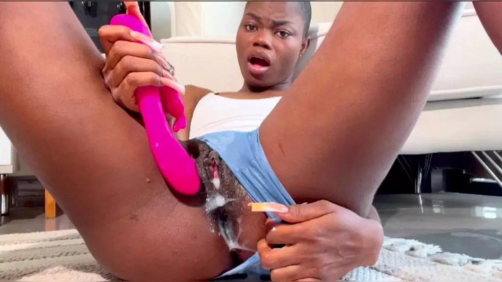 Daisy Melanin's Dripping Wet Pussy Fucked to Creamy Orgasm