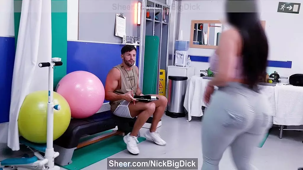 Gym Instructor Fucks Latina Khadija Salim