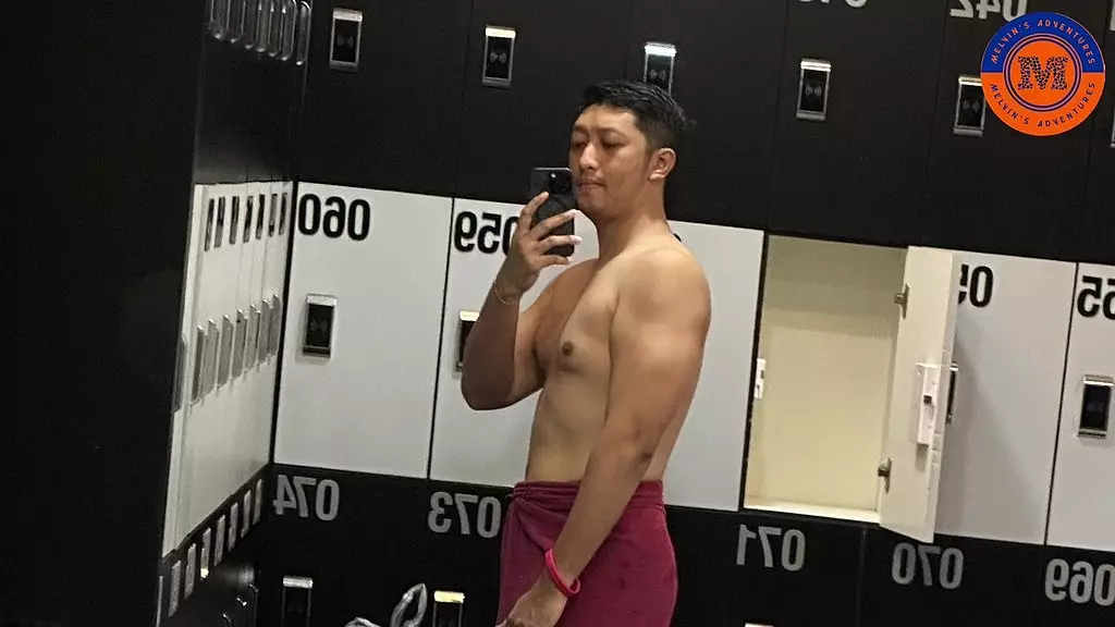 Melvin's Hot Gym Jerkoff and Cum Shower