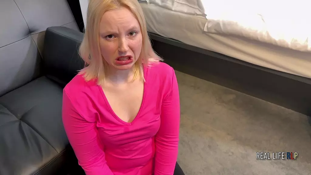 Julia's Anal Debut: Rimming, Piss & Hard Fucking