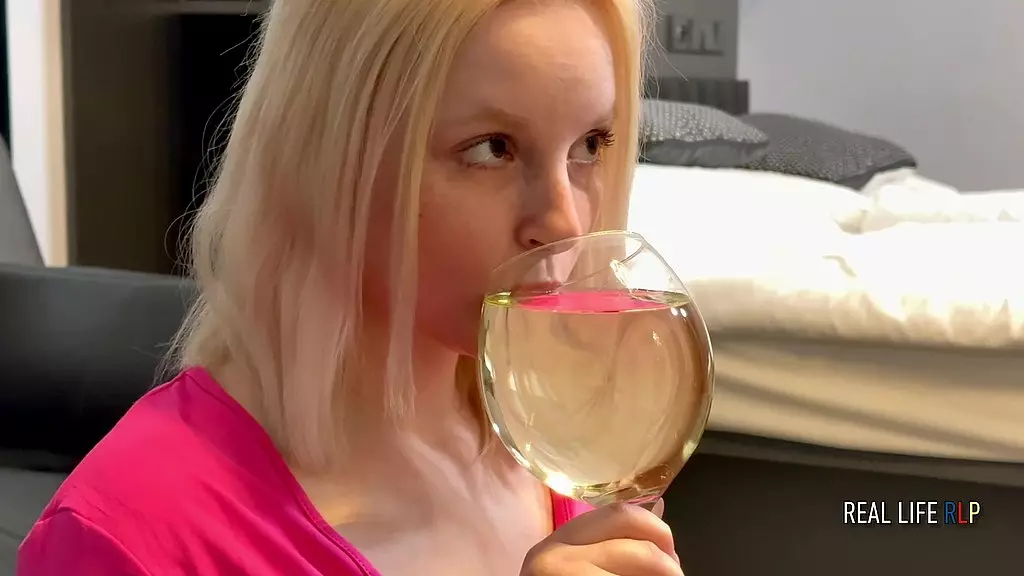 Julia's Piss Drinking Debut in Hardcore RLP 70