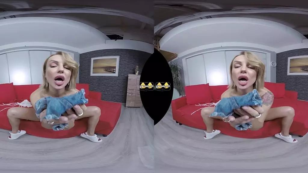 MILF Ellen Milion's VR Debut: Pissing and Squirting