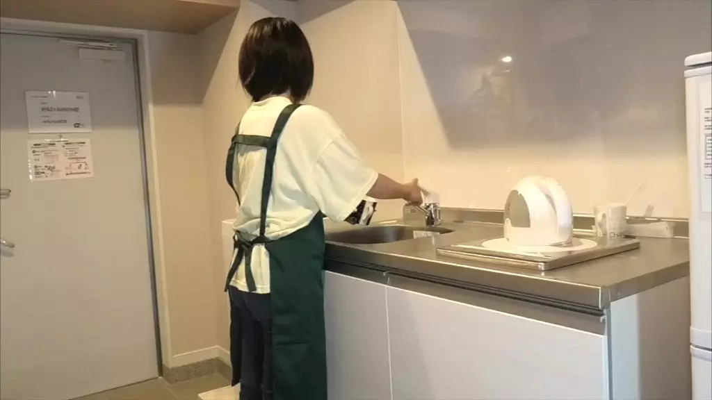 Horny Wife Momoka Fucks in the Kitchen Before Picking Up Kids