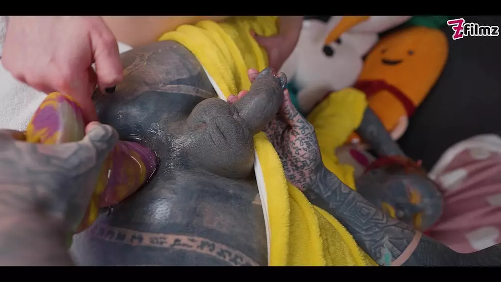 Goth Tranny Fisting Frenzy with Anuskatzz & Miss Flora