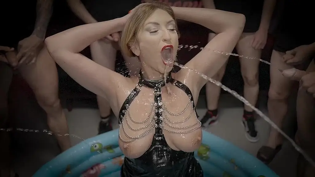 Julia North Unleashes Piss and Cum Frenzy