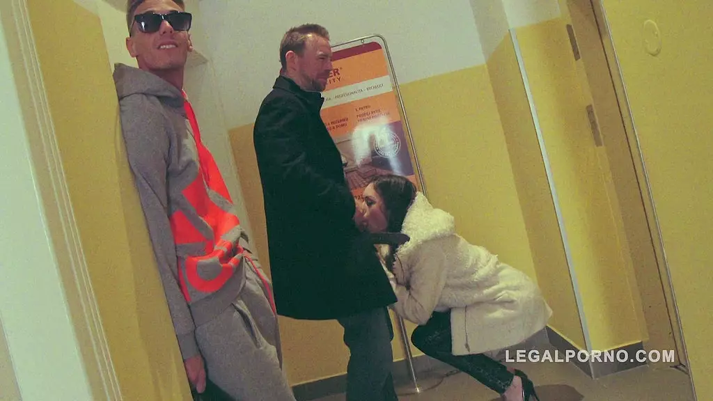 Arwen Gold Takes Double Anal Punishment