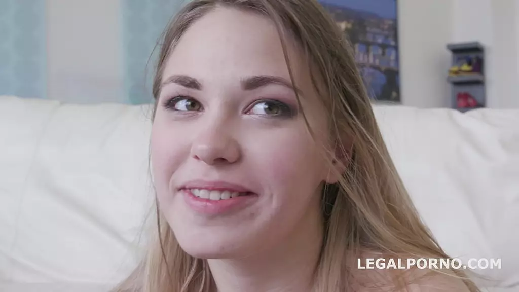 Russian Blondie Selvaggia's 1st Porn: 5on1 Anal Madness