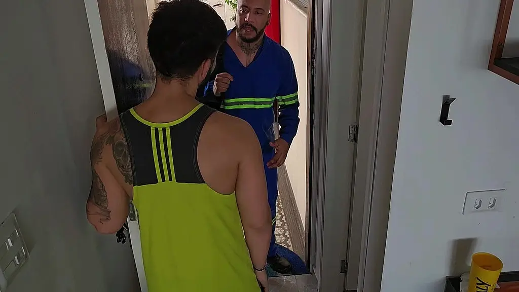 BBC Repairman Felipe Villar Gets Creampied