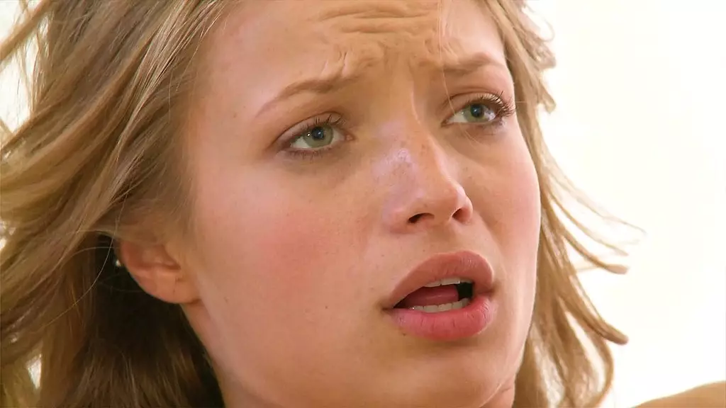 Alyssa Branch Fucked Hard by Masseuse in 4K Ultra HD