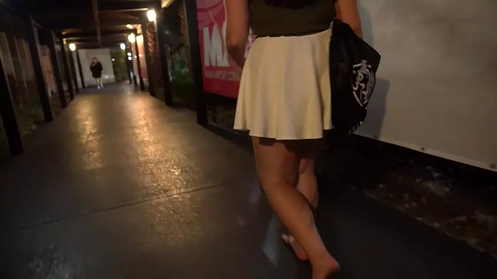 Chubby Pornstar Fit Sidney Sucks Fan at Convention