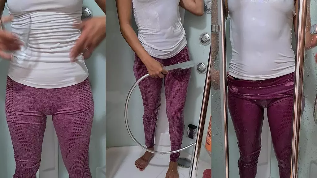 Pissing for a Fan: JessicaES Gets Wild