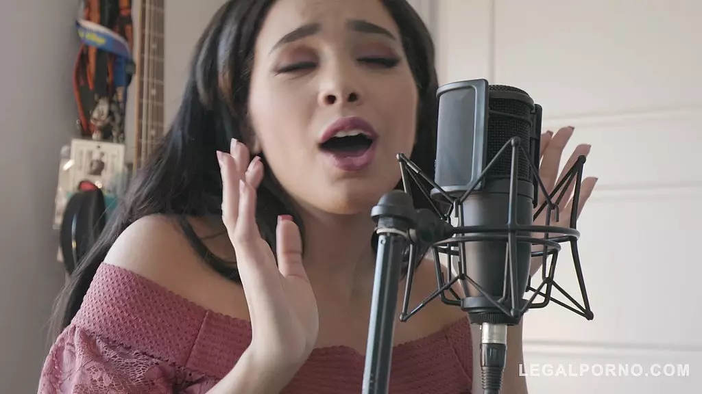 Aaliyah Hadid's Insatiable Anal Appetite