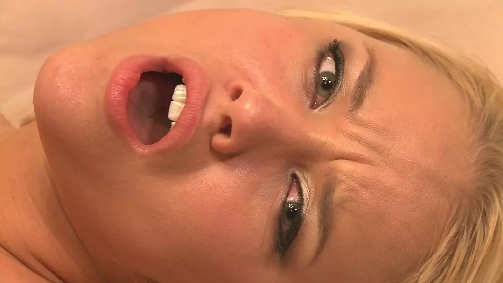 Sultry Seductress Alexis Monroe Teaches Fucking 101