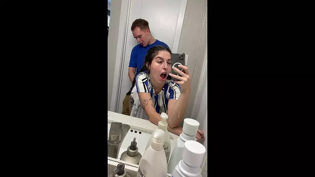 Chloe Kreamin's Squirting Warm-Up Session