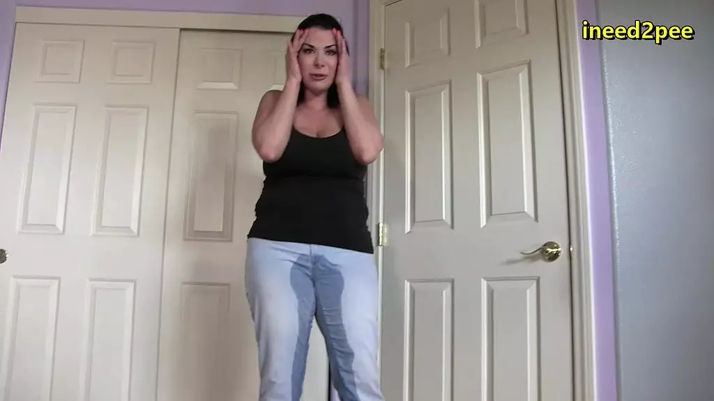 Kenna Valentina's Embarrassing Pee Accident