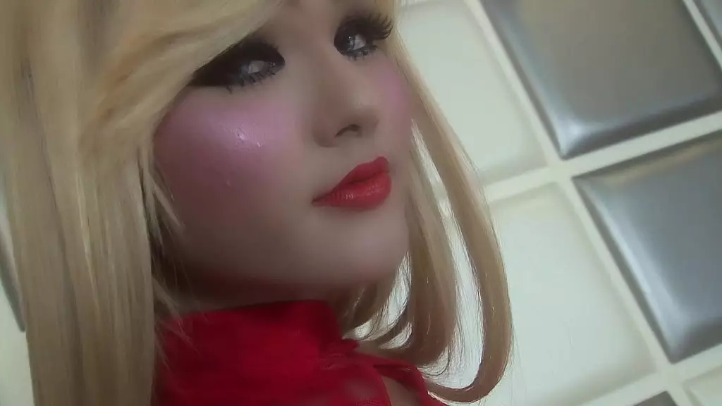 Trans Siren Arty Stuffs Her Ass