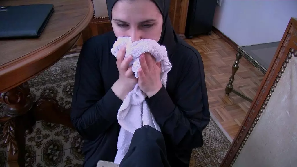 Hijab Arab MILF Blows Boss for Deal of the Century