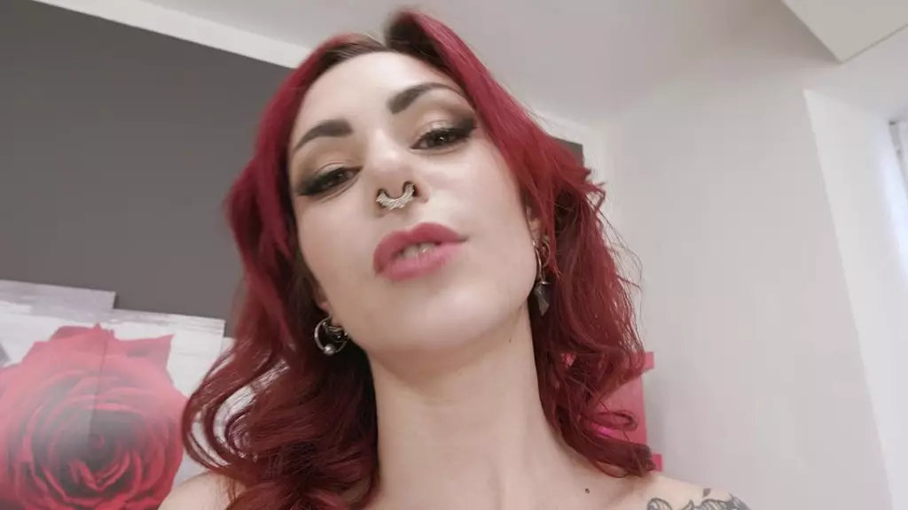 Wild Blonde Babe Juicy Wild Takes On 6 Hung Guys