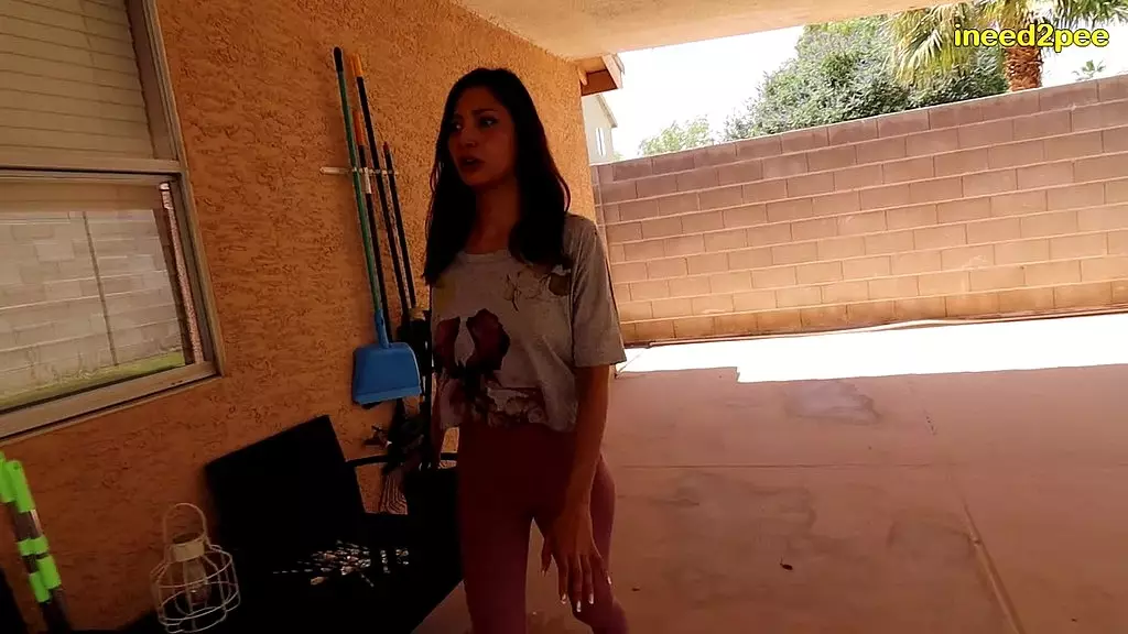 Jade Janzten's Desperate Piss Explosion