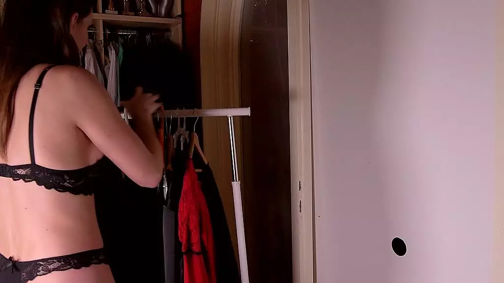 Glory Hole Blowjob Surprise for French Beauty