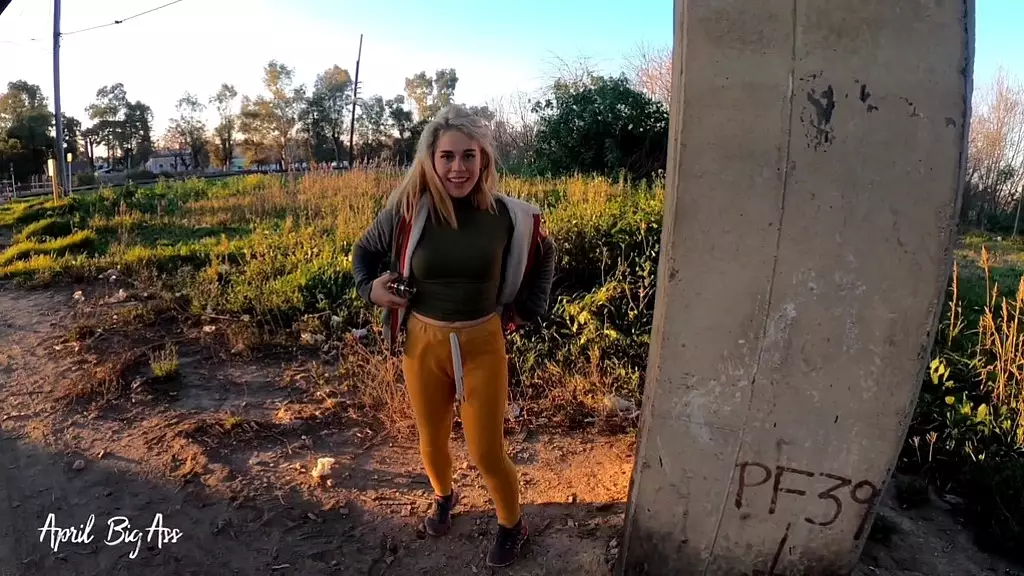 Hot Country Day Piss Play with Aprilbigass