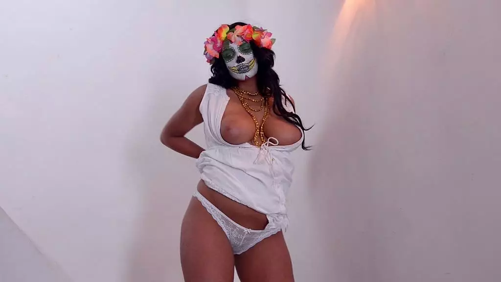 Succubus Emma Leigh Seduces at Midnight