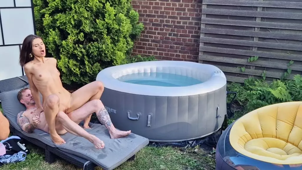 Jadilica's Outdoor Anal Adventure