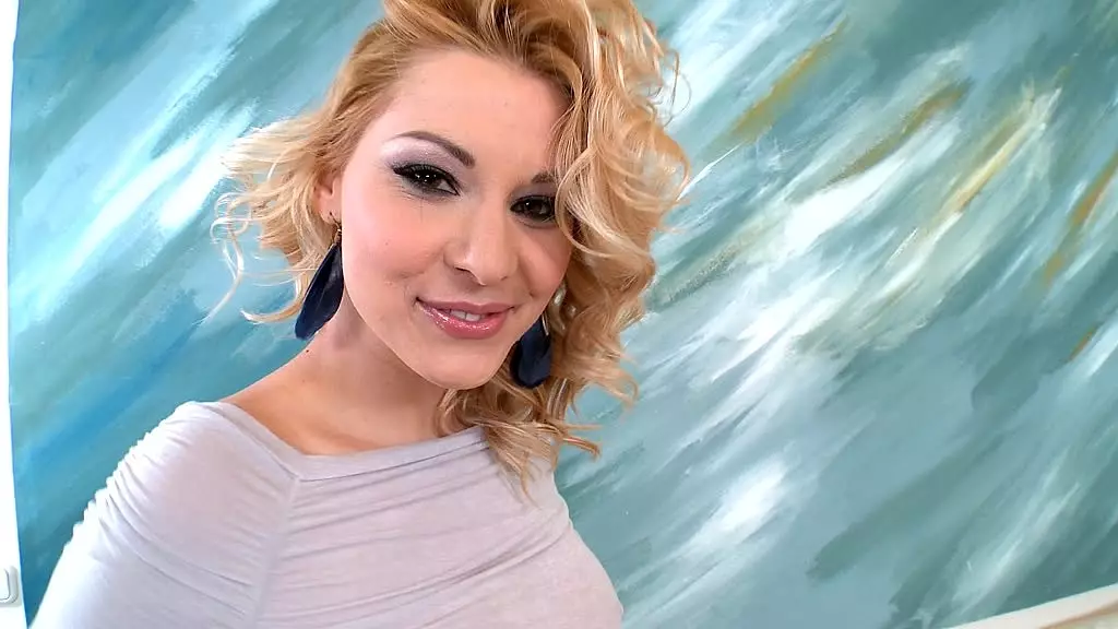 Cindy Hope Blows Minds with Perfect Tits and Ass