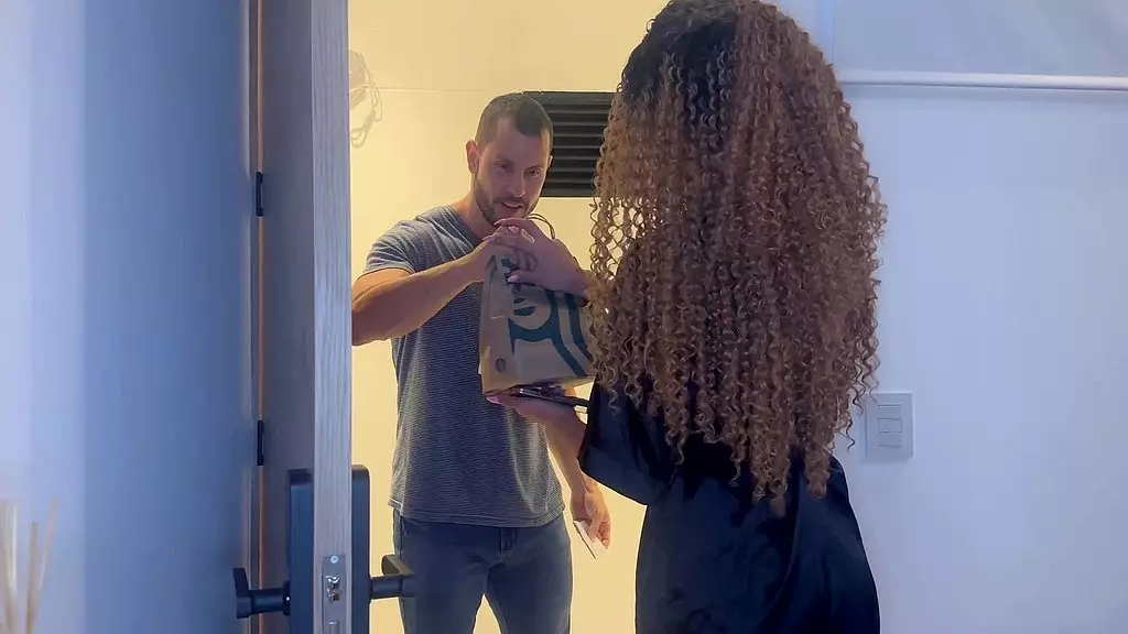 BBC Delivery Guy Fucks White Girl