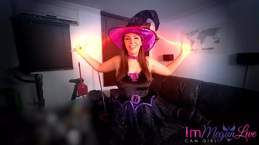 Sexy Witch's Enlargement Spell: Latina Anal Queen