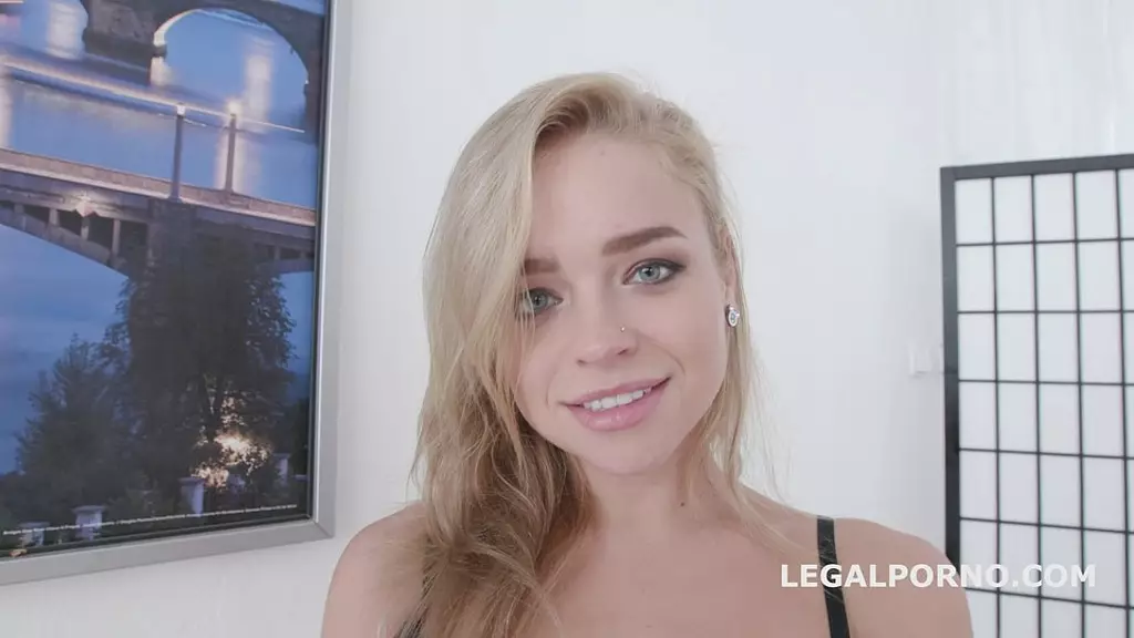 Alexa Flexy's 4on1 Anal Destruction