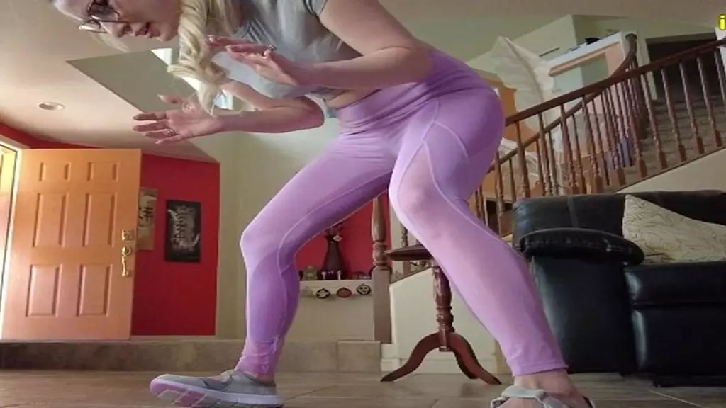 Sydney Paige Pisses Her Pants for the First Time