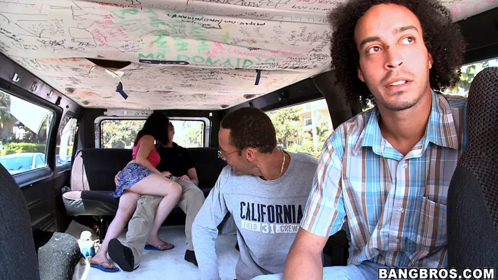 Spring Break Sluts Get Wild on Bangbus