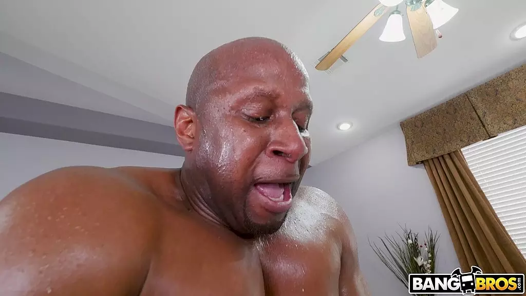 Victoria Cakes' Epic Booty Destruction