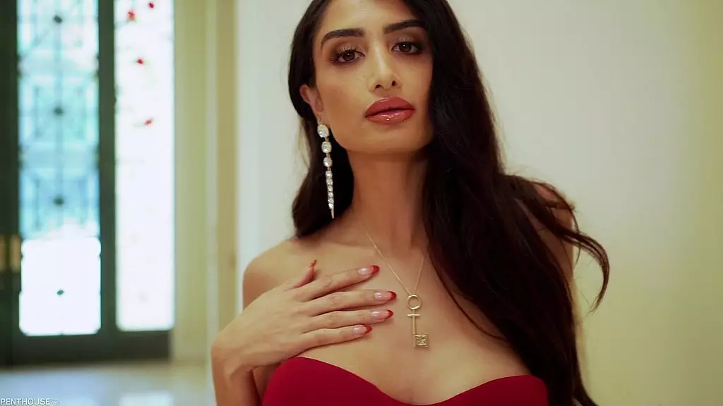 Mia Ventura Unleashes Her 32DD Assets