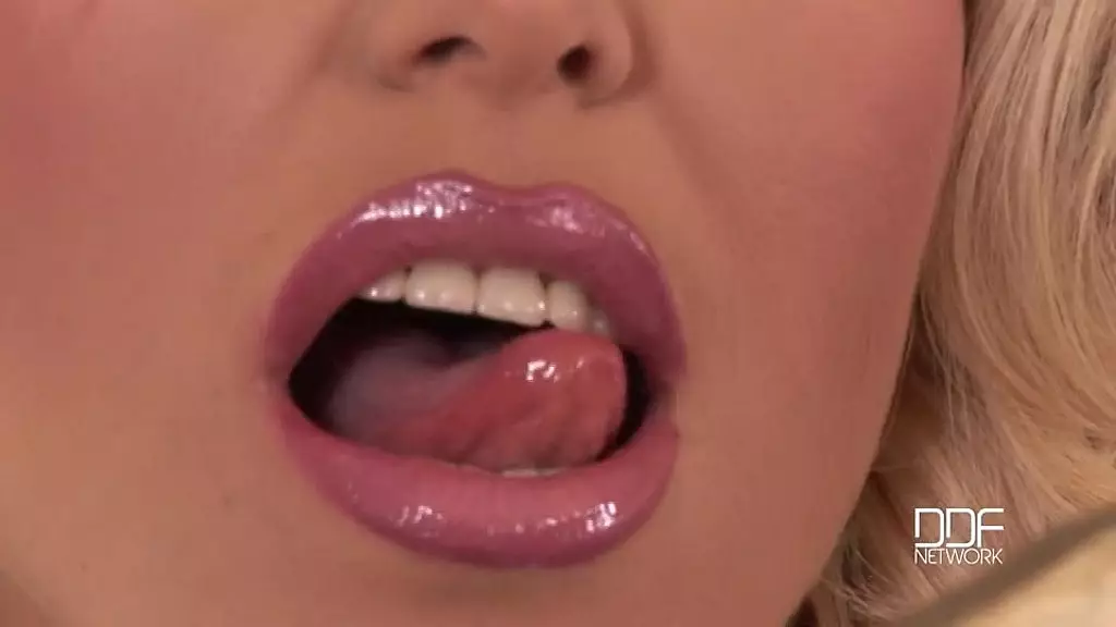 Hungarian Hottie Wivien's Anal Extravaganza!