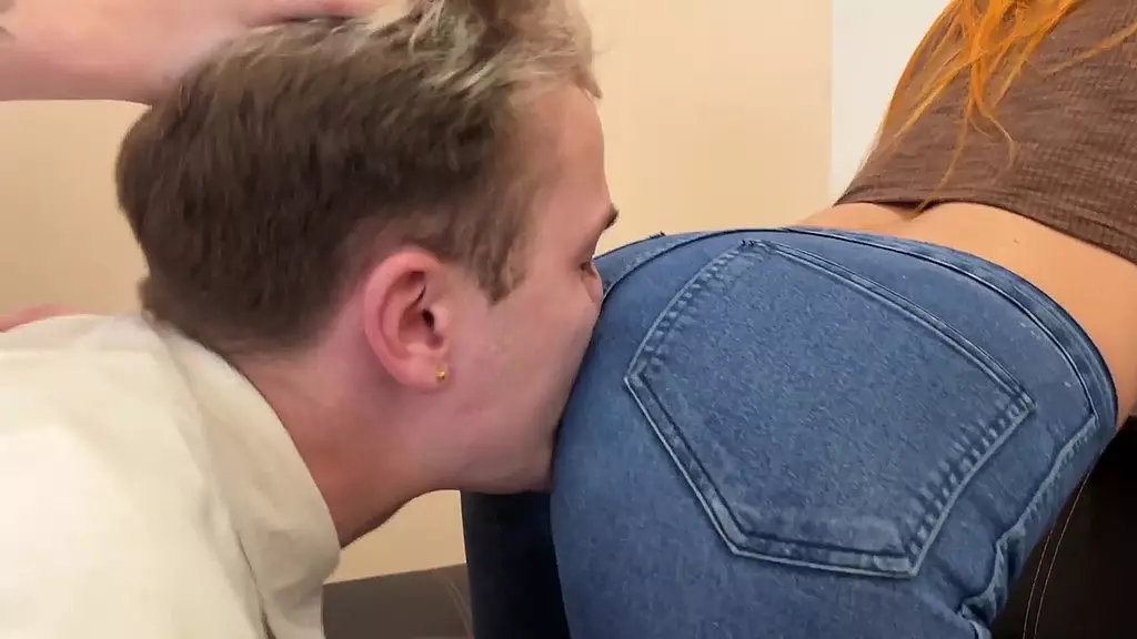 Blonde Beauty Breaks Noses with Her Massive Ass