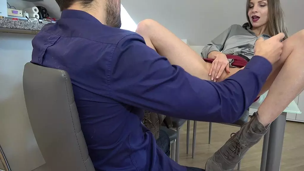 Boss Caught Office Bitch in Heat