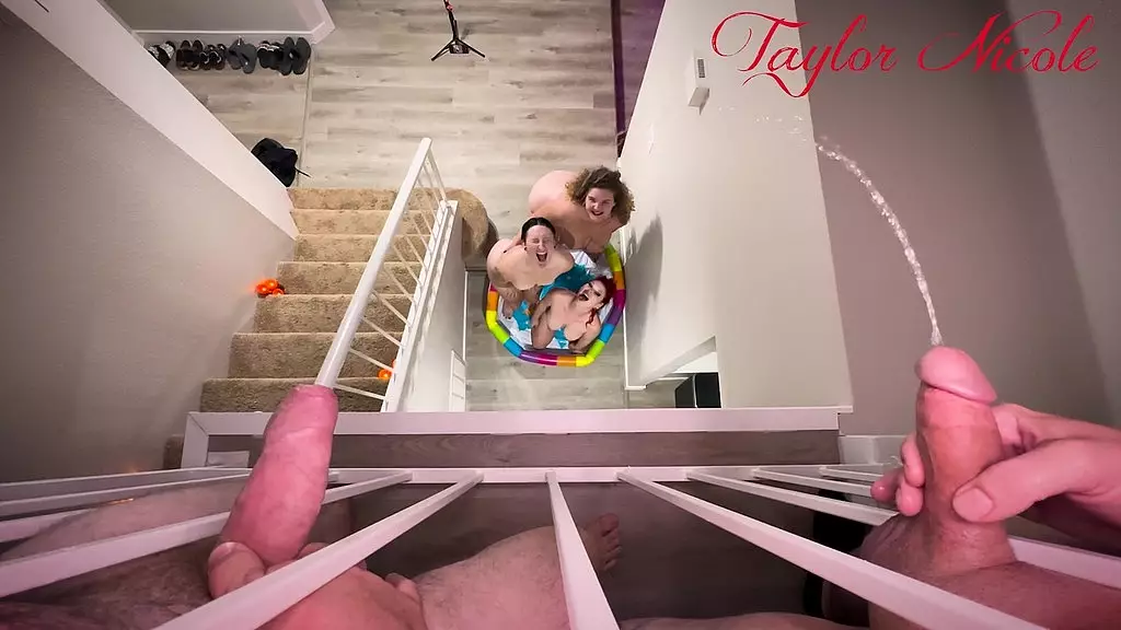 Lesbian MILFs Piss on Each Other!