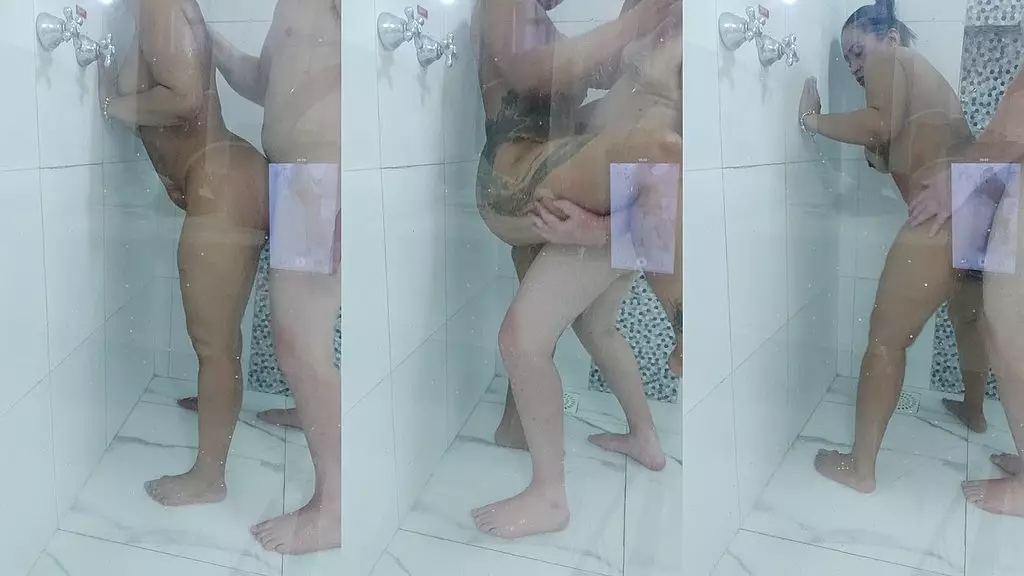 Latin Lesbians Alessandra Marques and Ruivinho Souza Get Wet