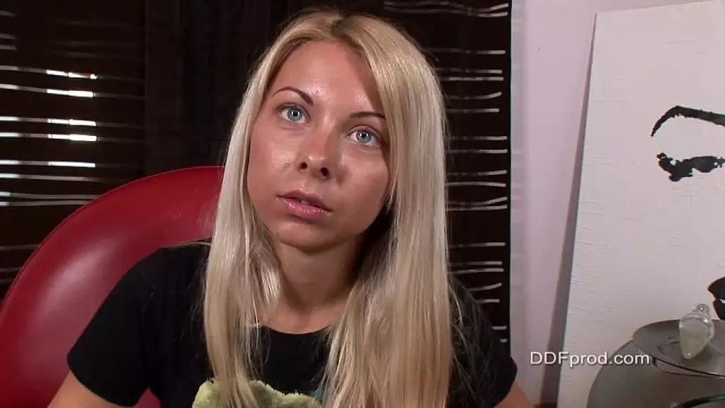 Slovakian Anal Queen Lea Tyron Takes It All