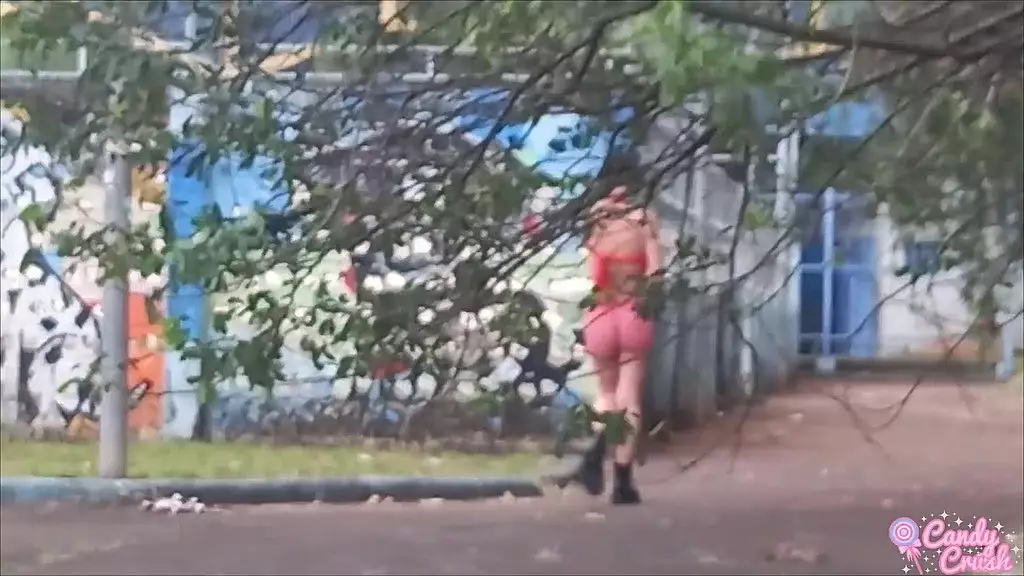 Naughty Teen Candy Crush Peeing & Sucking in Public